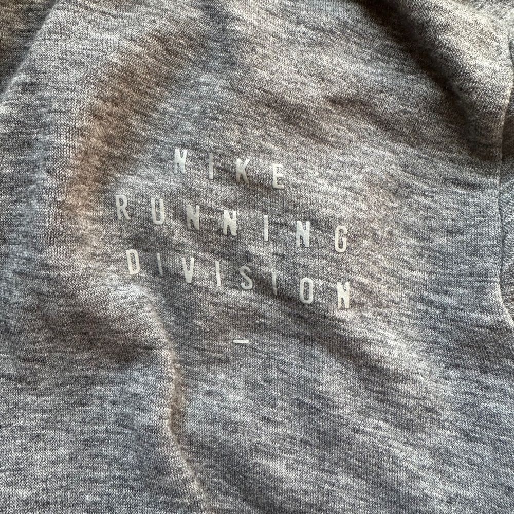 Nike THERMA-FIT RUN DIVISION SPHERE ELEMENT RUNNING TOP - Picture 2 of 4